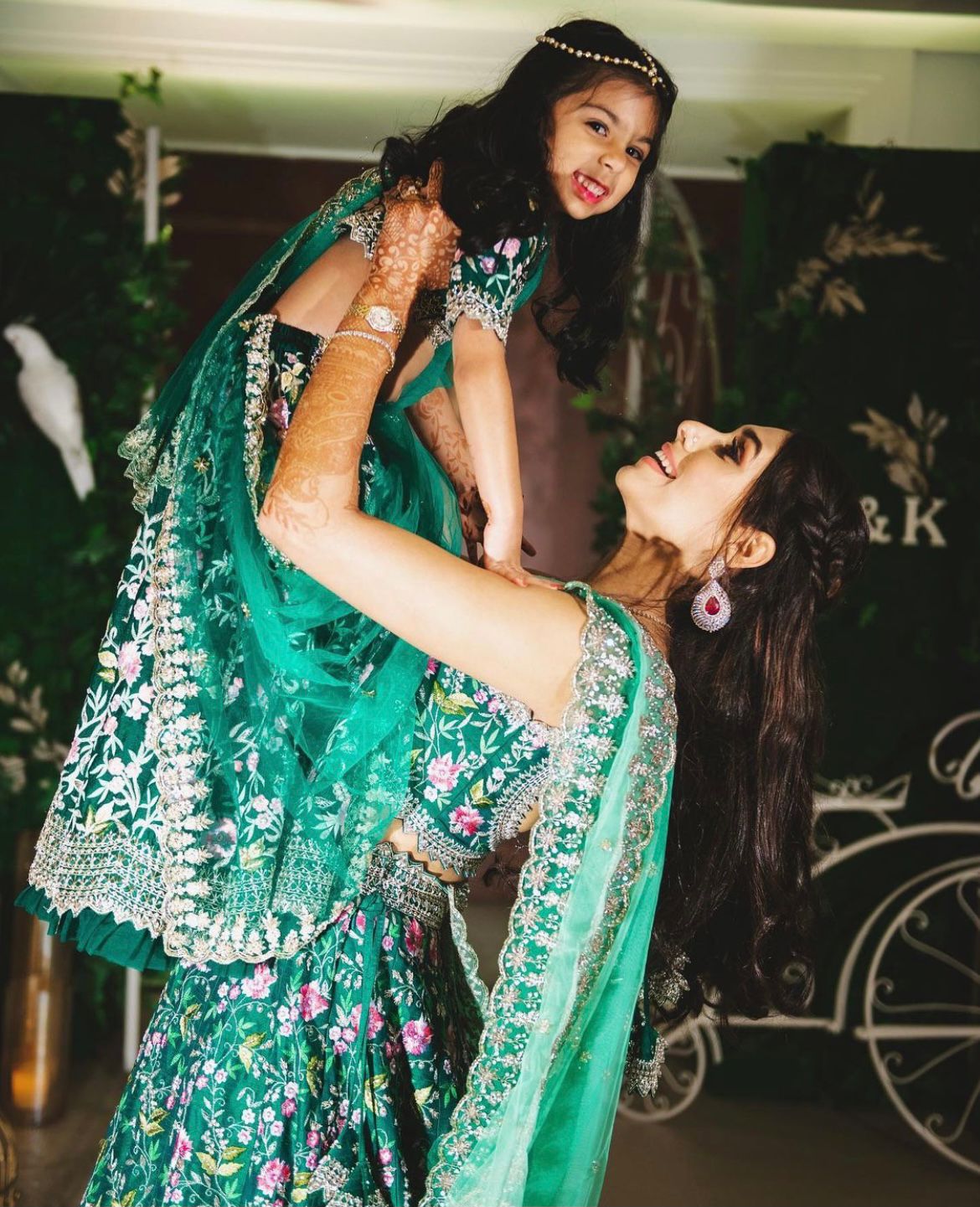bride twinning with sister on her wedding